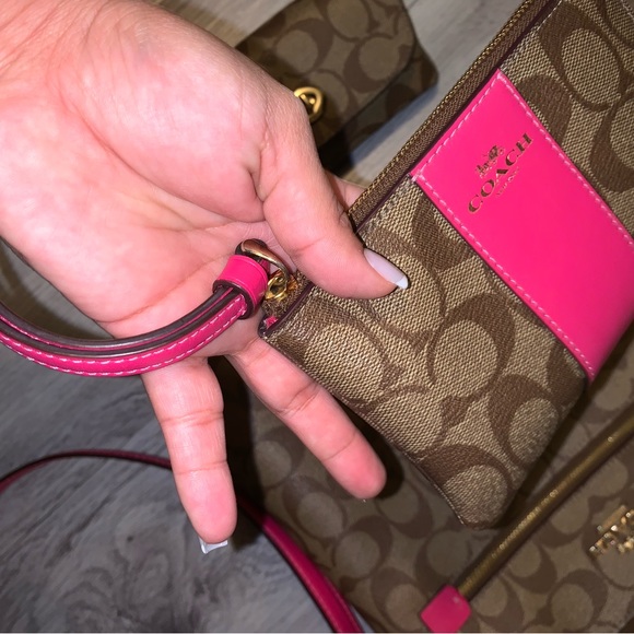 EUC COACH COLLECTION Logo Crossbody, Sunglasses Case, Wristlet coin zip around. - Picture 3 of 16